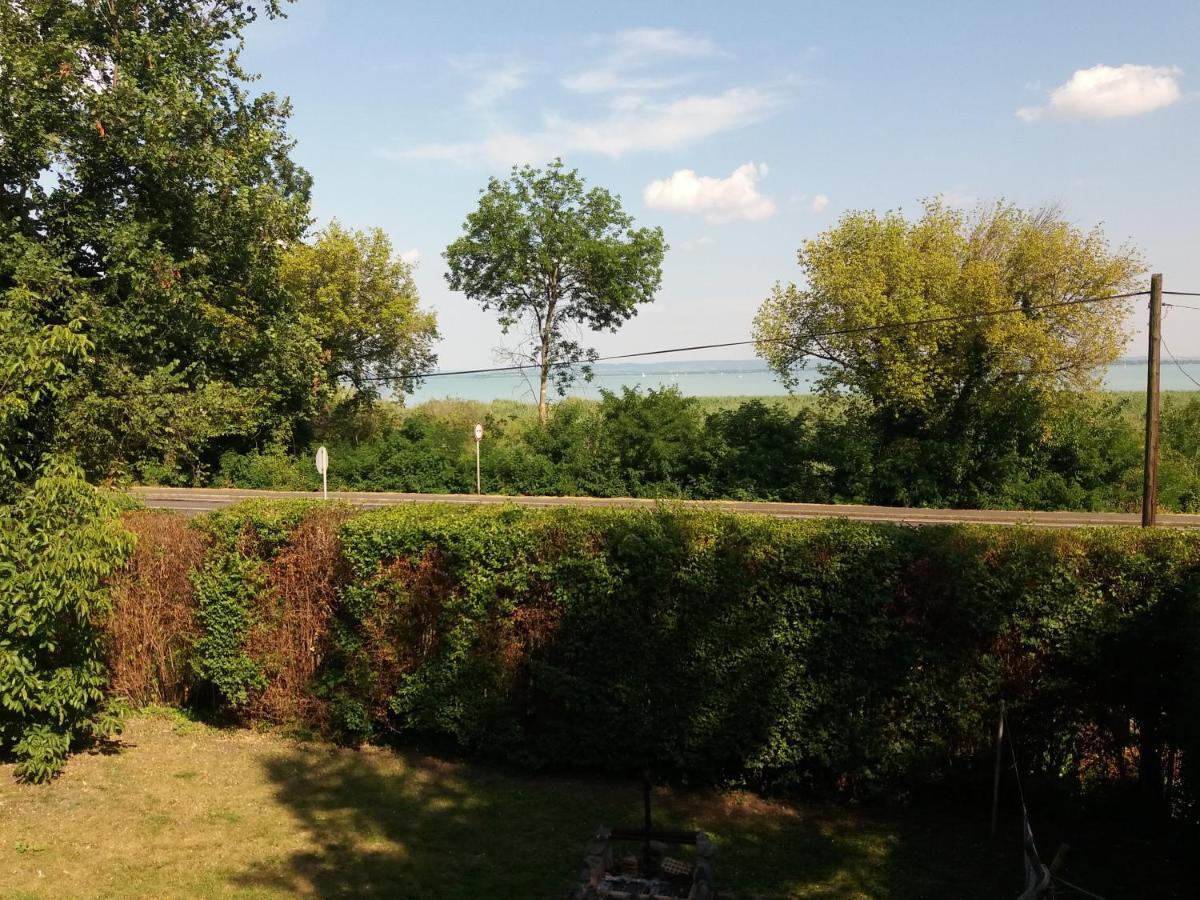 בדקסוניטומאי Badacsonyi Lugas Apartmanok מראה חיצוני תמונה